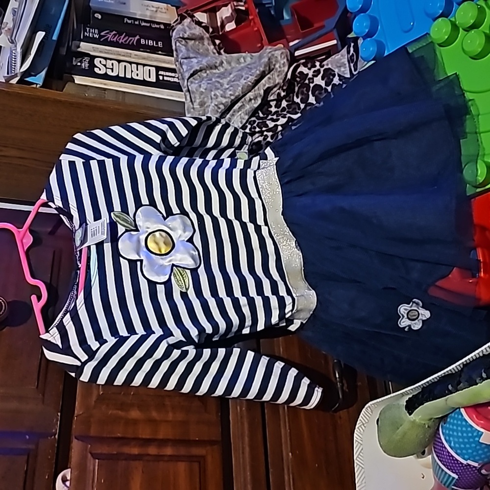 !!.                 Girls size 6 dress